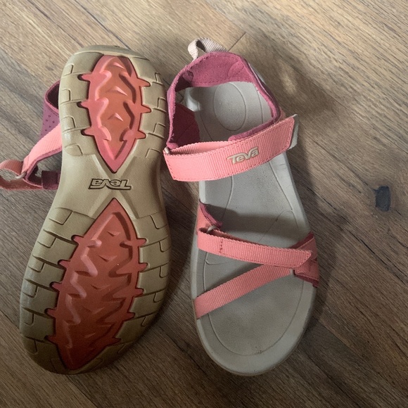 Teva Sandles - Picture 1 of 1